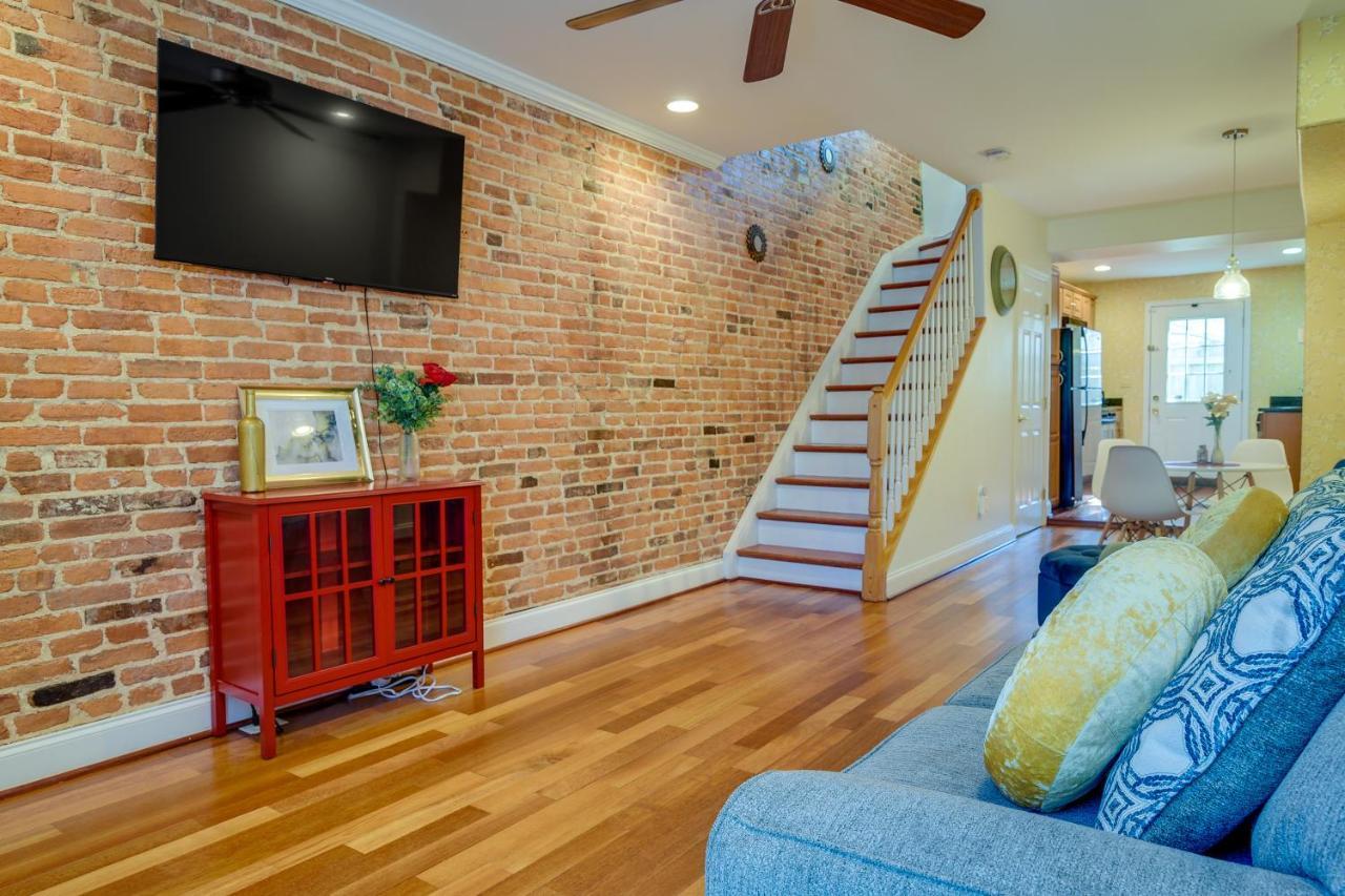 Quaint Townhouse About 1 Mi To Inner Harbor! Holiday home Baltimore