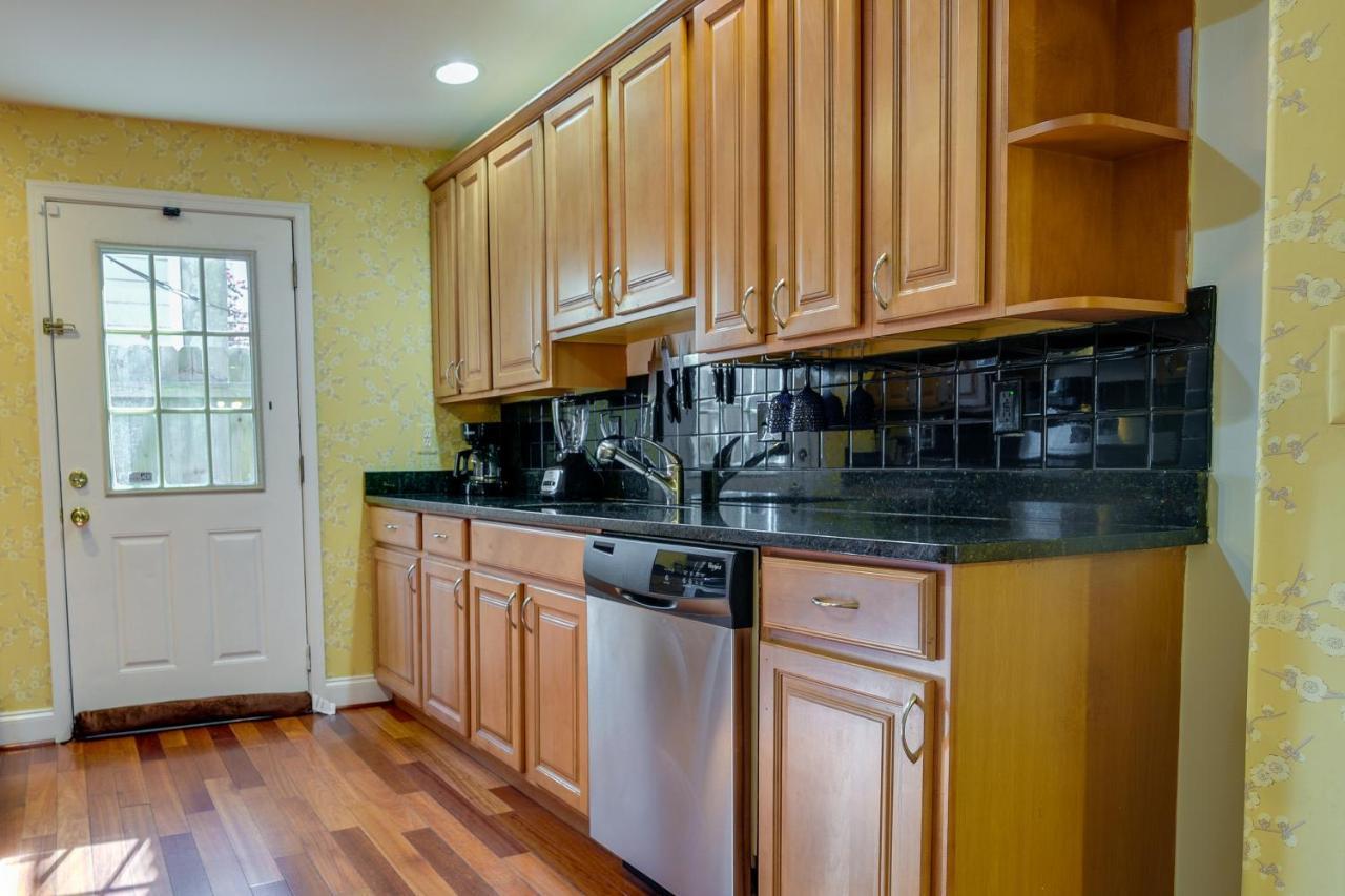 Quaint Townhouse About 1 Mi To Inner Harbor!