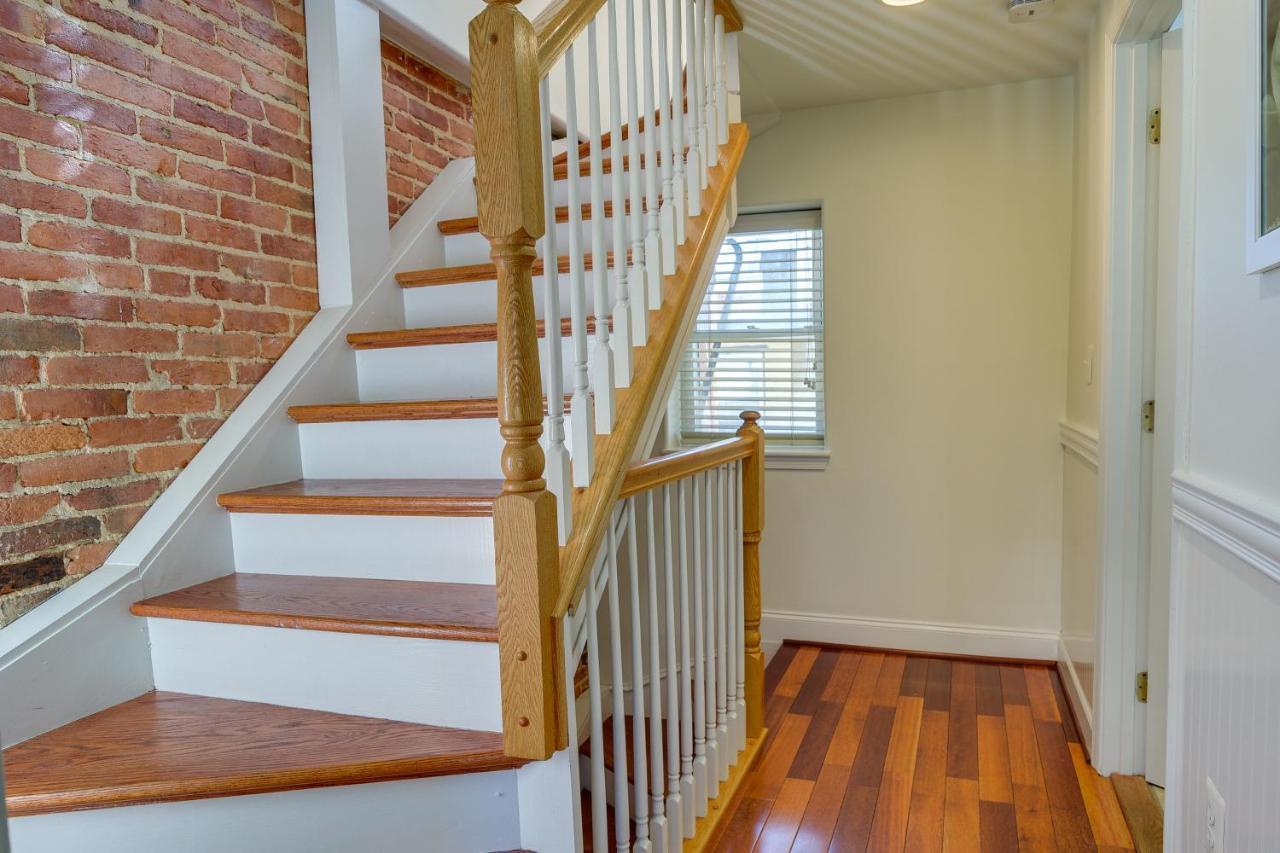 Quaint Townhouse About 1 Mi To Inner Harbor! Holiday home